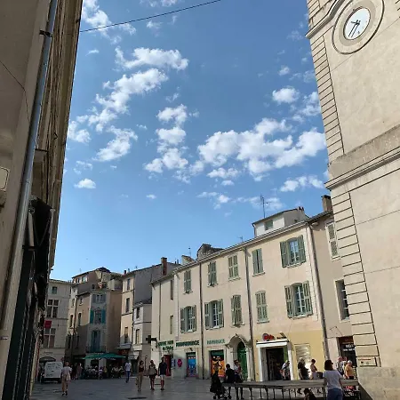 Appart Place De L Horloge Nimes